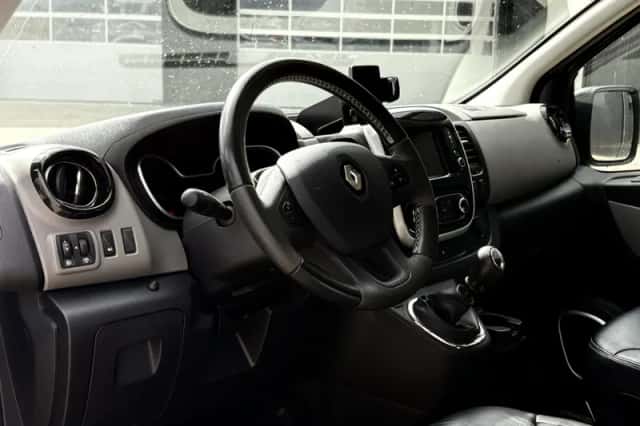Renault Trafic (2018) thumbnail 3
