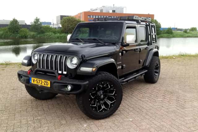 Jeep Wrangler (2019) thumbnail 2