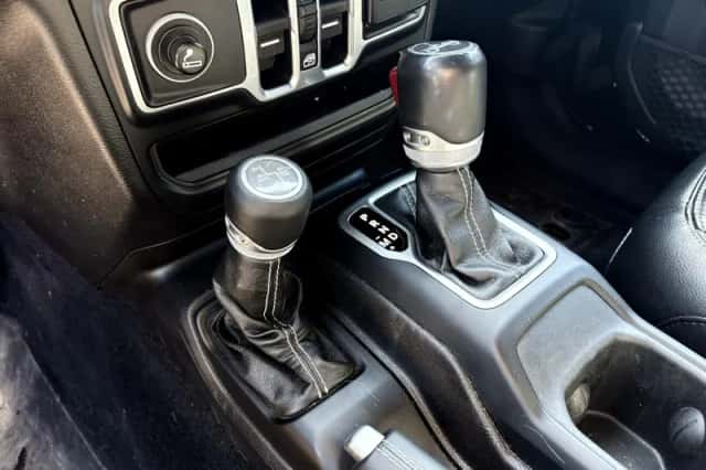 Jeep Wrangler (2019) thumbnail 6