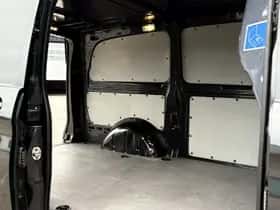 Mercedes-Benz Vito (2024) thumbnail 5