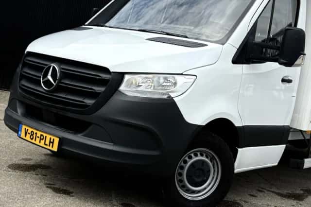 Mercedes-Benz Sprinter (2023) thumbnail 2