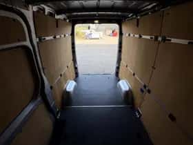 Mercedes-Benz Sprinter (2024) thumbnail 34