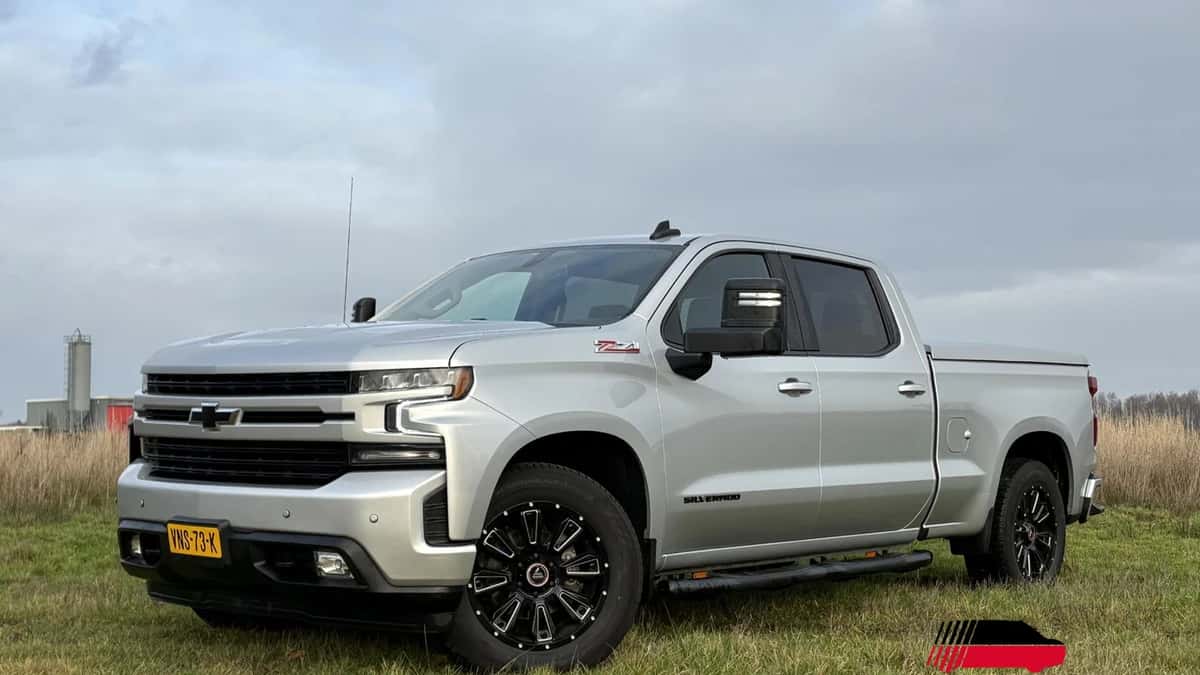 Chevrolet Silverado (2022) — foto 1