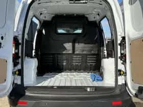 Ford Transit Courier (2023) thumbnail 12