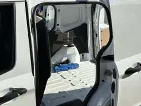 Ford Transit Courier (2023) thumbnail 14