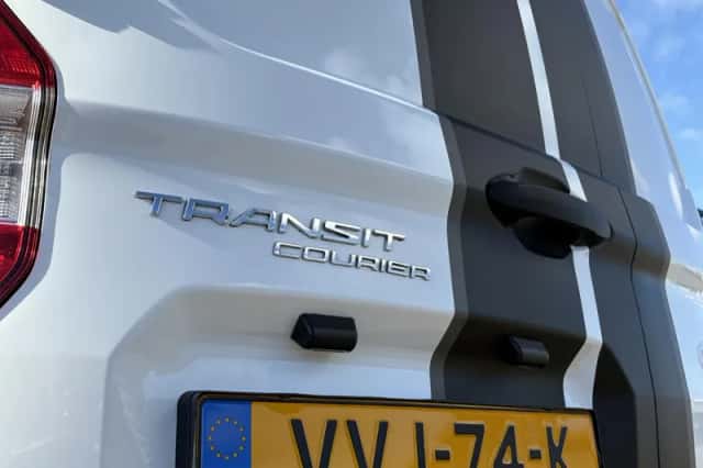 Ford Transit Courier (2023) thumbnail 4