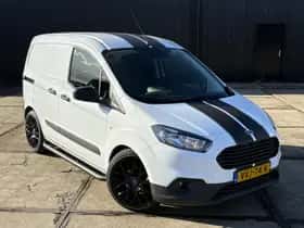 Ford Transit Courier (2023) thumbnail 35
