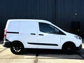 Ford Transit Courier (2023) thumbnail 8