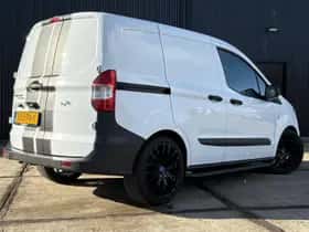 Ford Transit Courier (2023) thumbnail 9