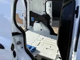 Ford Transit Courier (2023) thumbnail 10