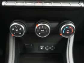 Renault Captur (2022) thumbnail 25