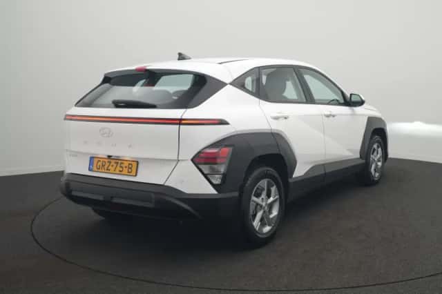 Hyundai Kona (2024) thumbnail 4