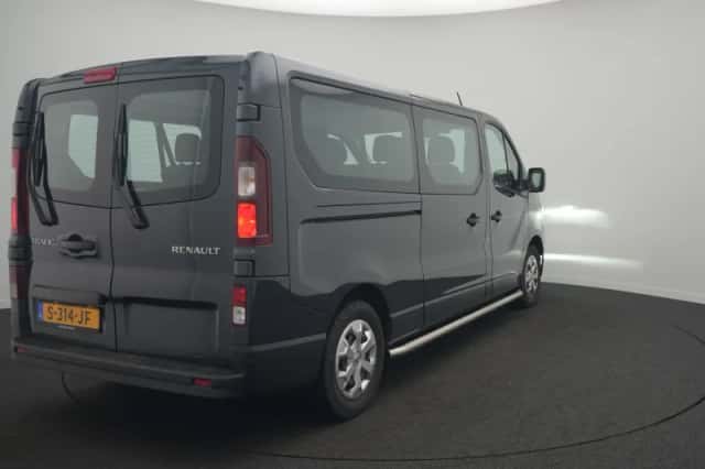 Renault Trafic (2022) thumbnail 4
