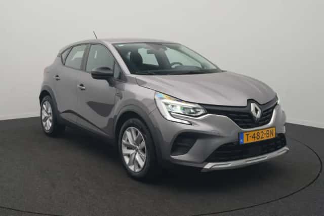 Renault Captur (2023) thumbnail 2