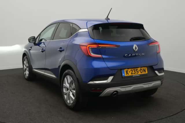 Renault Captur (2020) thumbnail 3