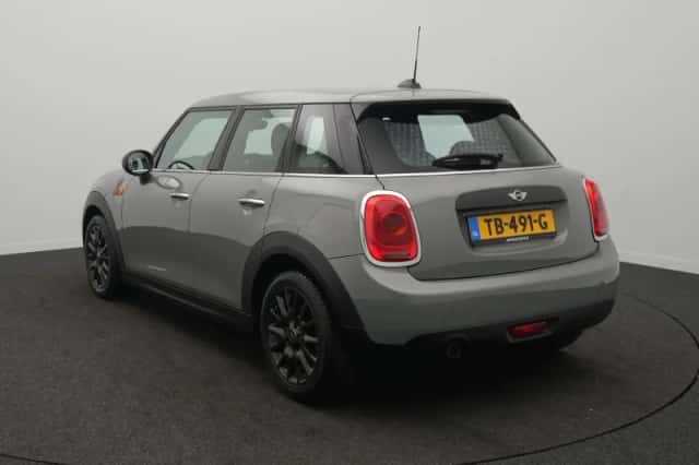 MINI One (2018) thumbnail 3