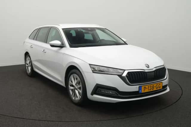 Škoda Octavia (2022) thumbnail 2