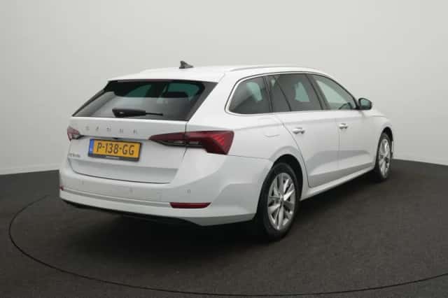 Škoda Octavia (2022) thumbnail 4