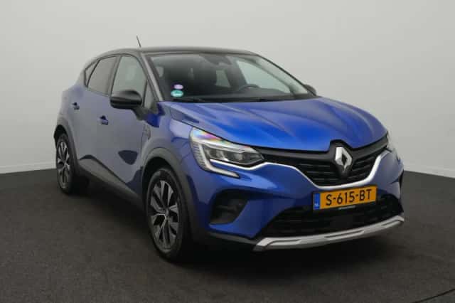 Renault Captur (2022) thumbnail 2