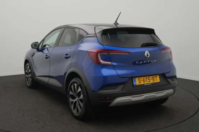 Renault Captur (2022) thumbnail 3