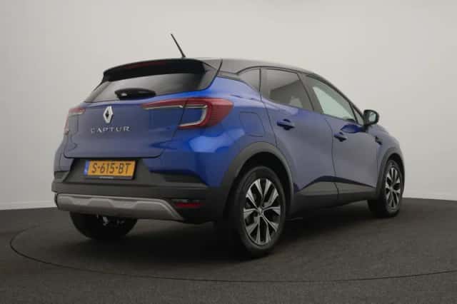 Renault Captur (2022) thumbnail 6