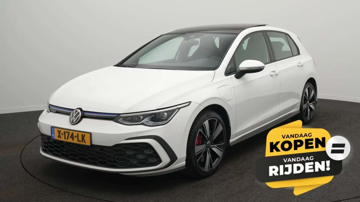 Volkswagen Golf (2021) — foto 1