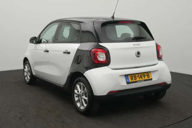 Smart Forfour (2017) thumbnail 3