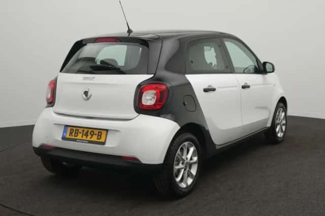 Smart Forfour (2017) thumbnail 4