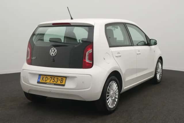 Volkswagen Up! (2016) thumbnail 4