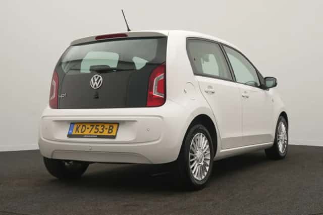 Volkswagen Up! (2016) thumbnail 6