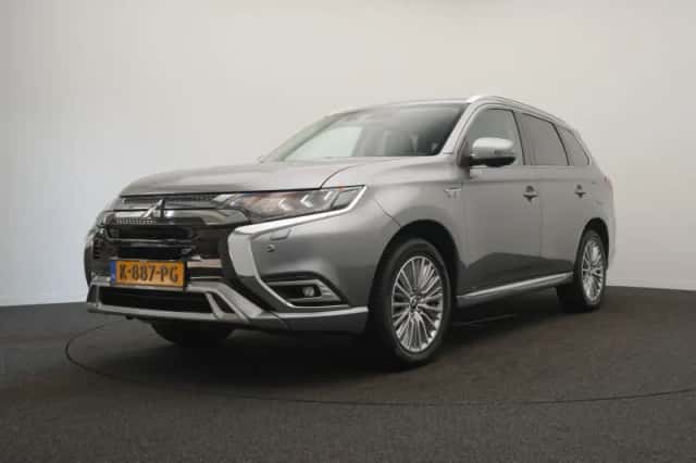 Mitsubishi Outlander (2021) thumbnail 5