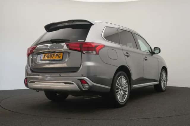 Mitsubishi Outlander (2021) thumbnail 6