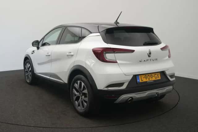 Renault Captur (2021) thumbnail 3