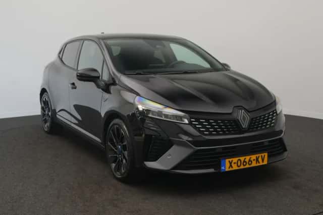 Renault Clio (2023) thumbnail 2