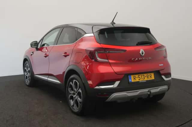 Renault Captur (2022) thumbnail 3
