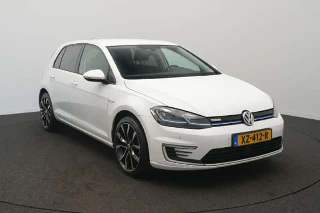 Volkswagen E-Golf (2019) thumbnail 2
