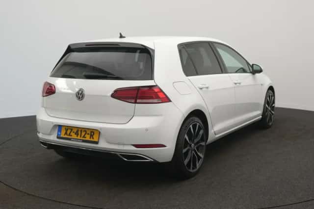 Volkswagen E-Golf (2019) thumbnail 4