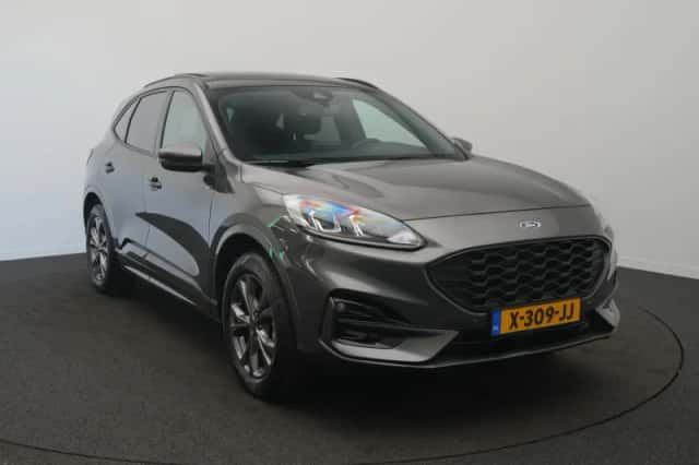Ford Kuga (2023) thumbnail 2
