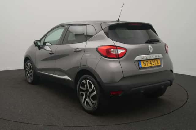 Renault Captur (2017) thumbnail 3