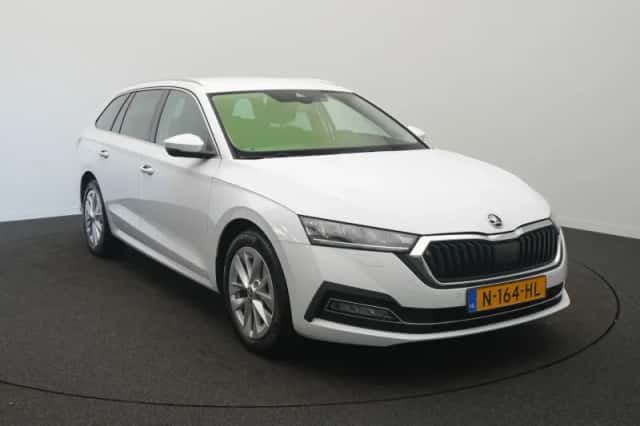 Škoda Octavia (2021) thumbnail 2