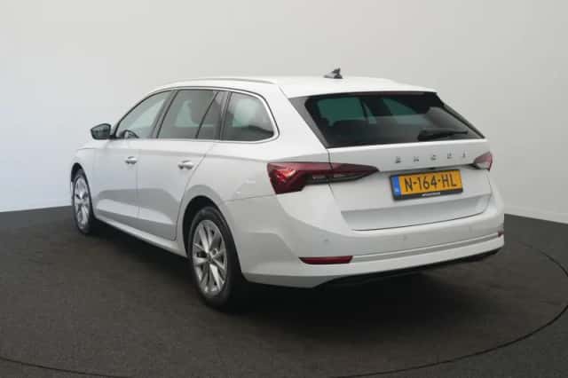 Škoda Octavia (2021) thumbnail 3