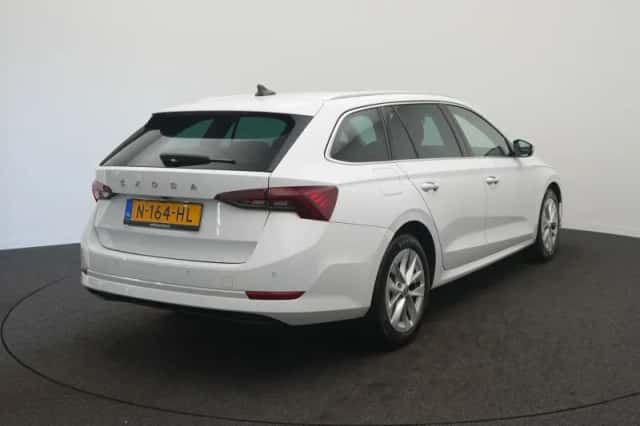 Škoda Octavia (2021) thumbnail 4