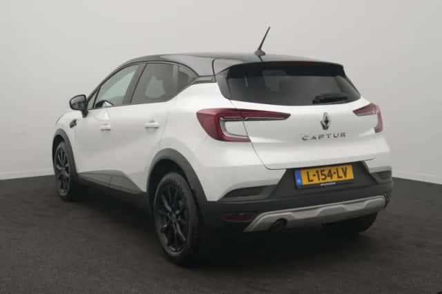 Renault Captur (2021) thumbnail 3