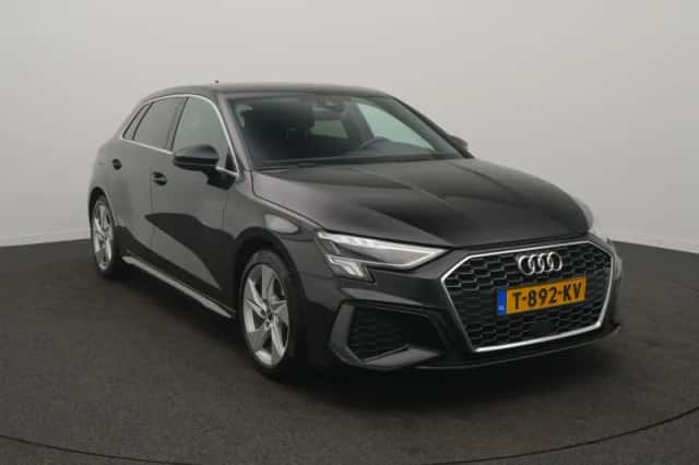 Audi A3 (2023) thumbnail 2