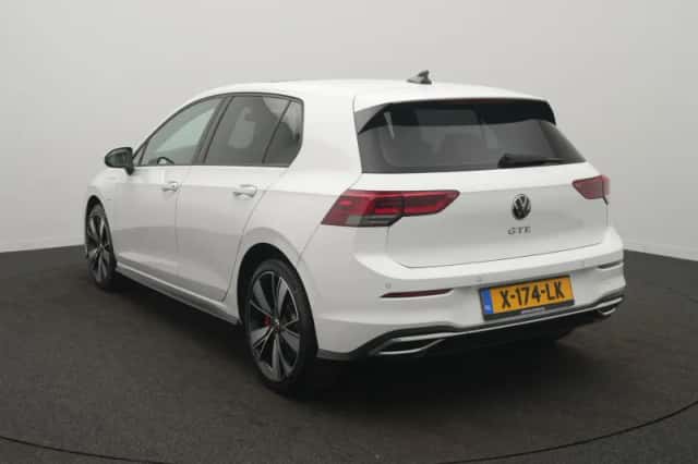 Volkswagen Golf (2021) thumbnail 3