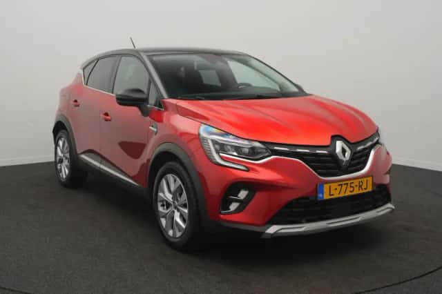 Renault Captur (2021) thumbnail 2