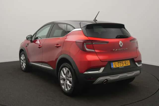 Renault Captur (2021) thumbnail 3