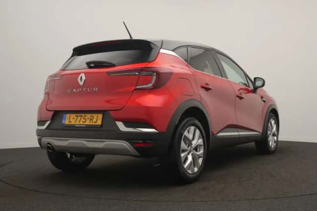 Renault Captur (2021) thumbnail 6