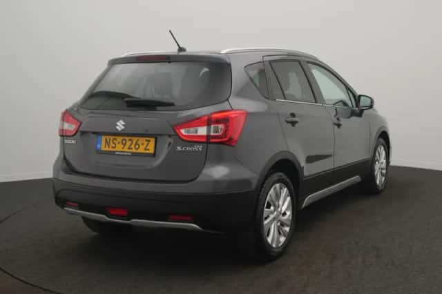 Suzuki S-Cross (2017) thumbnail 4