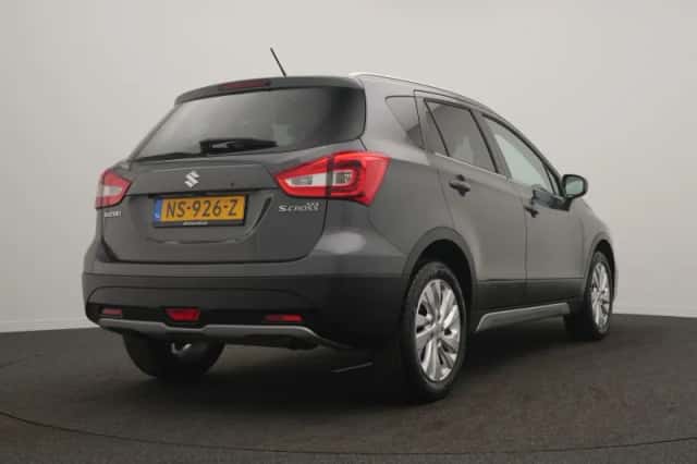 Suzuki S-Cross (2017) thumbnail 6